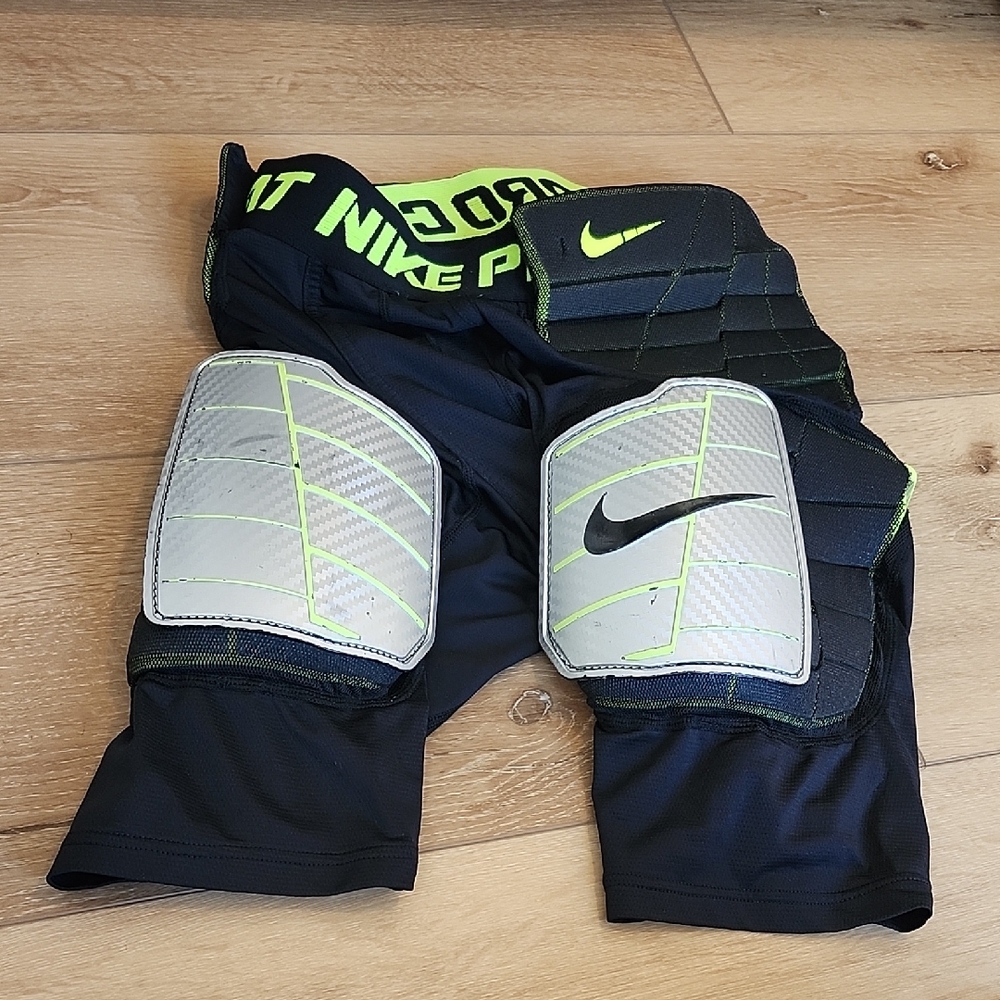 Nike Padded Shorts - large